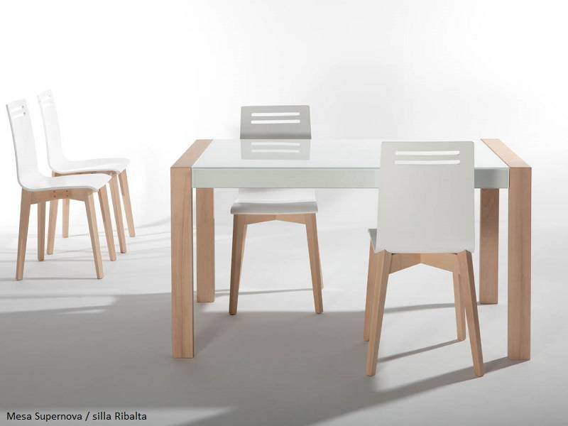 Mesa extensible Supernova de estilo nórdico.