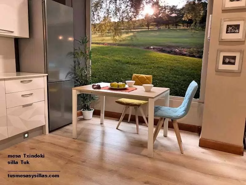 ✓ Mesa extensible en medida de 120x70 de cocina moderna con patas metalicas