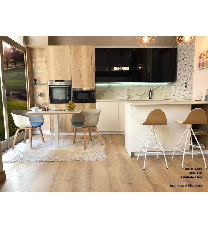 Adan central pied table dans le style nordique