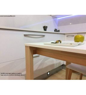 Mesa Lauri fija, encimera en laminado, madera y laca
