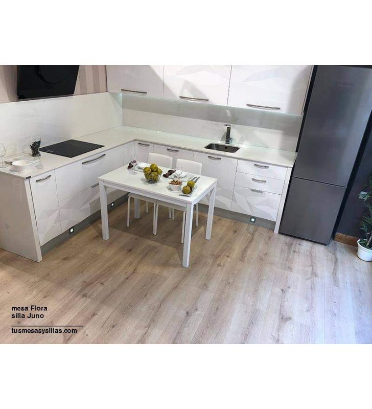 Mesa Flora extensible blanca 110x70 cm. Mesa Flora extensible blanca 110x70 cm.