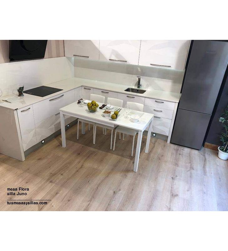 Mesa Flora extensible blanca 110x70 cm. Mesa Flora extensible blanca 110x70 cm.