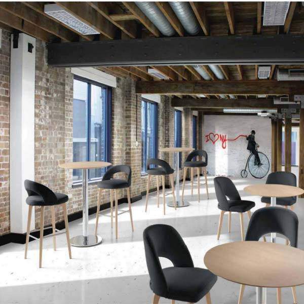 Taburete alto tapizado envolvente Lunaria