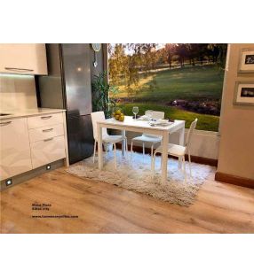 Silla estrecha de cocina blanca