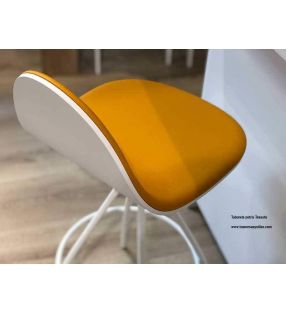 Taburete alto con respaldo Petris en 2 tonos Tessuto