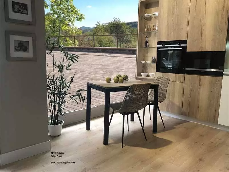 Mesa cocina pequeña Txindoki de 80 x 70 extensible de diseño moderno