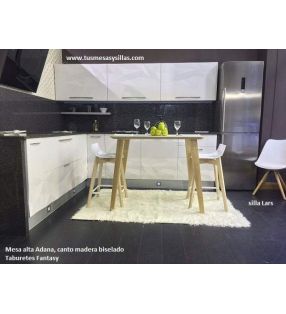 Mesa alta, Adana con canto madera de estilo nórdico