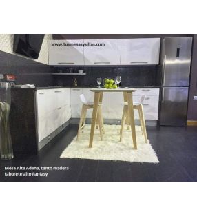 Mesa alta, Adana con canto madera de estilo nórdico