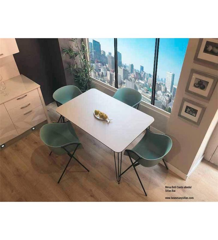 Table fixe Beti avec pieds en métal de style nordique