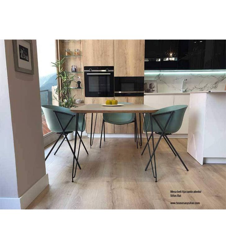 Table fixe Beti avec pieds en métal de style nordique