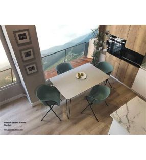 Table fixe Beti avec pieds en métal de style nordique