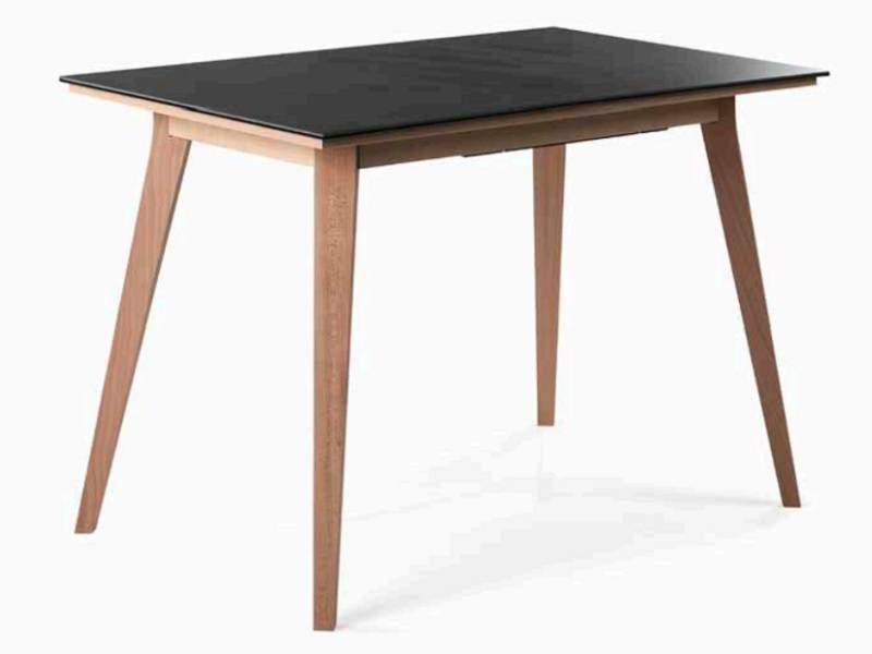 mesa-extensible-patas-inclinadas