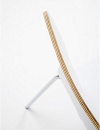 asiento blanco y madera