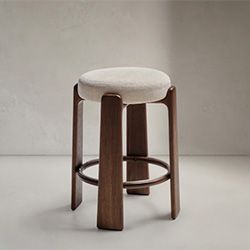 Beige y patas en nogal