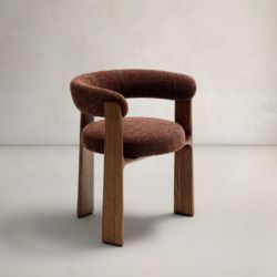 Chenilla marrón y madera maciza fresno acabado nogal