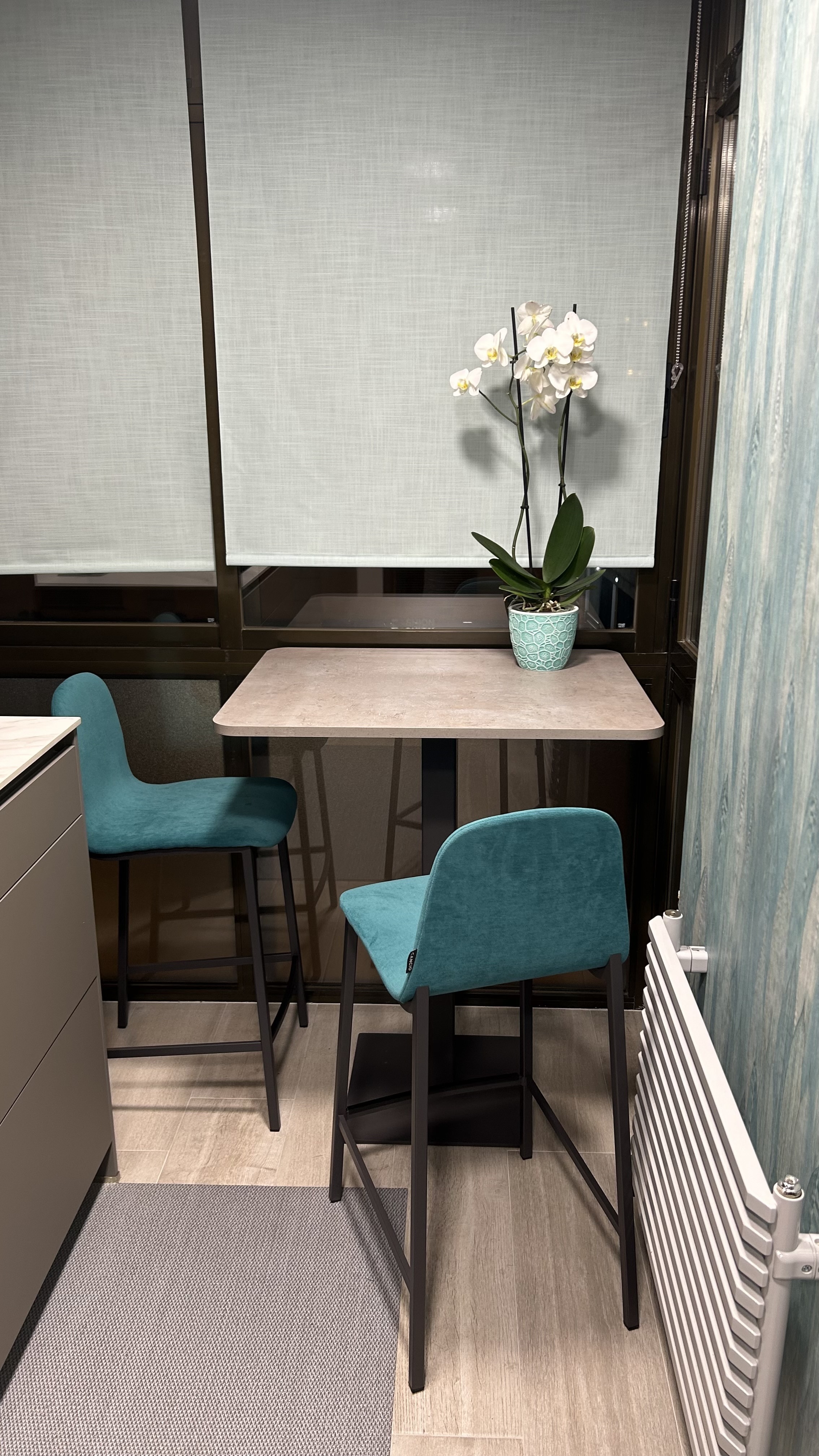 Mesa alta o barra de cocina o salon extensible moderna Flora
